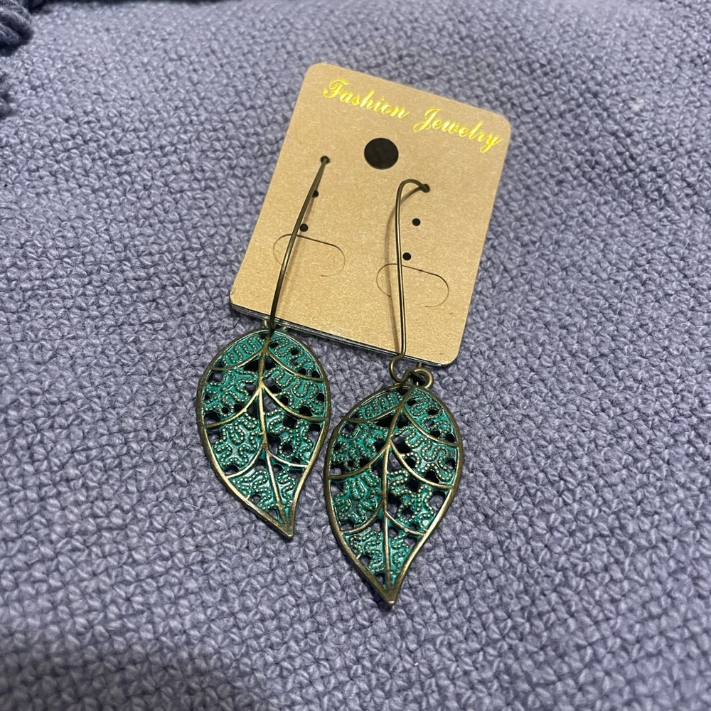 Leaf earrings NEW